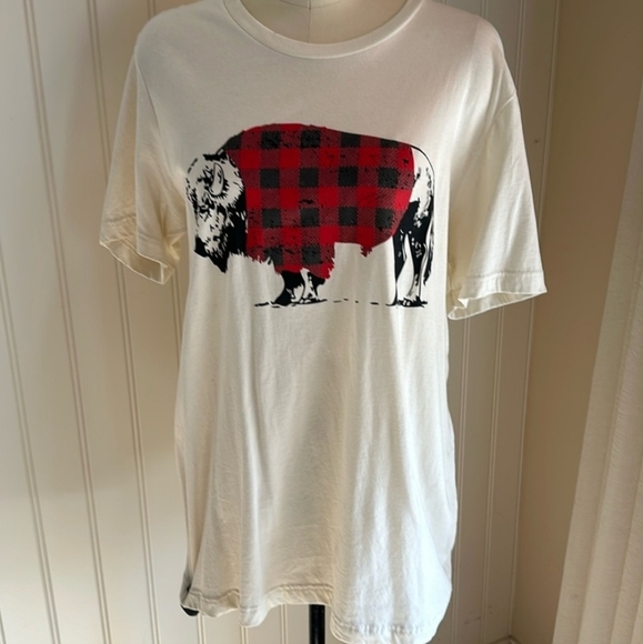 Buffalo Plaid Graphic T-Shirt  Women's Large - Picture 1 of 3